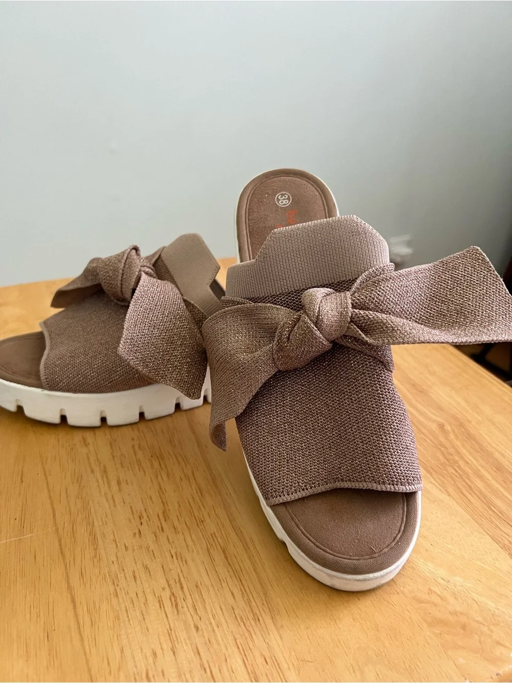 bernie mev. Mauve-Taupe Bow Slide Clogs size 38